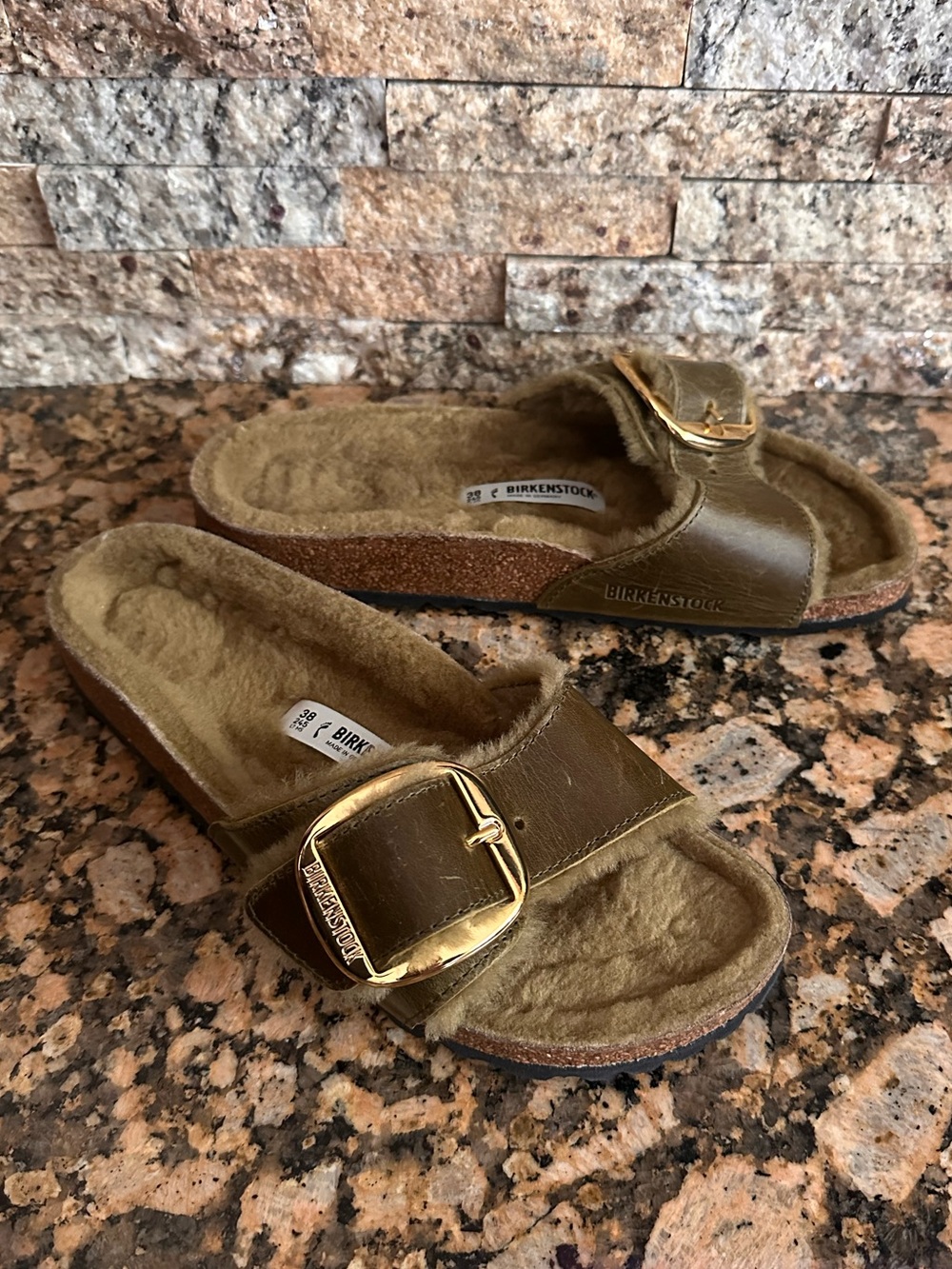 Birkenstock Madrid Big Buckle Shearling Oiled Leather Sandals in Olive Sz 38 - Picture 3 of 9
